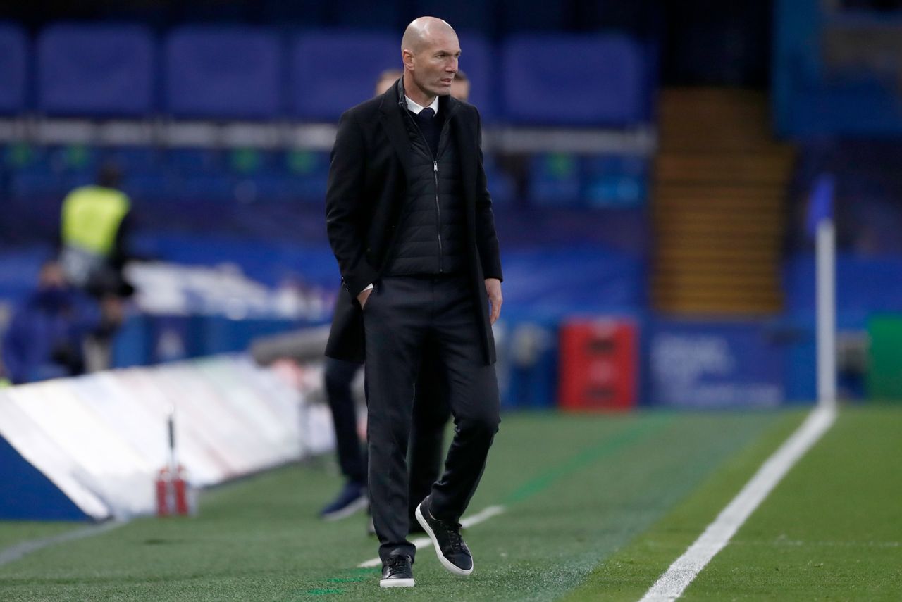 Treinador Zinédine Zidane em jogo do Real Madrid em 2021