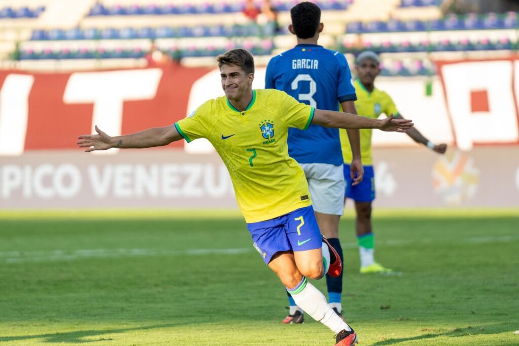 Pirani comemora gol pelo Brasil