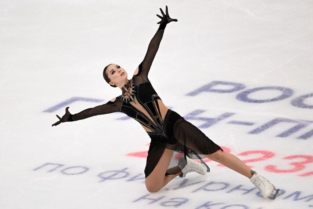 Kamila Valieva durante competição na Rússia em 2023 (Foto: Natalia Kolesnikova/AFP)