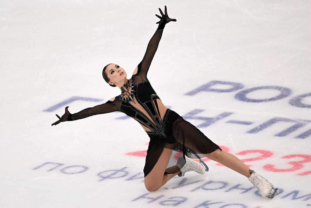 Kamila Valieva durante competição na Rússia em 2023 (Foto: Natalia Kolesnikova/AFP)