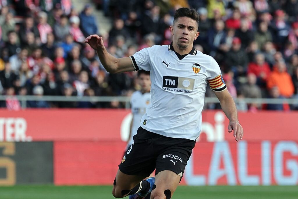 Zagueiro do Atlético de Madrid em campo pelo Valencia