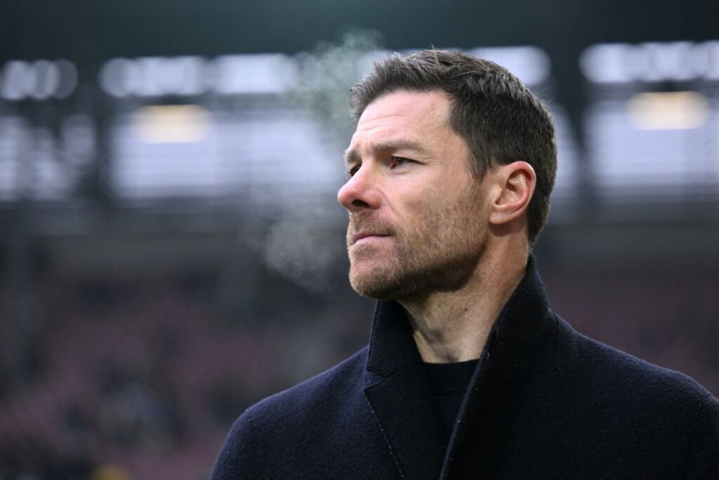 Xabi Alonso, treinador do alemão Bayer Leverkusen (Foto: Lukas Barth/AFP)