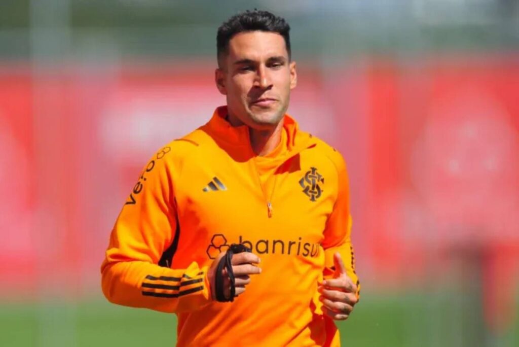 Hugo Mallo está relacionado para o próximo jogo do Internacional. Foto: Ricardo Duarte/Internacional