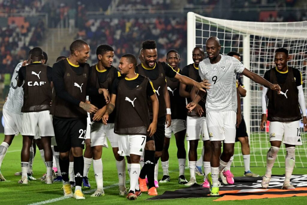Jogadores da África do Sul celebrando o gol de Magkopa. Foto: Reprodução/X