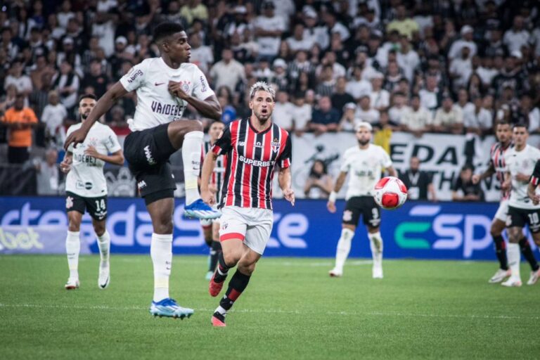 <p>O São Paulo abriu o placar contra o Corinthians com Calleri. Foto: Guilherme Veiga/Ag. Paulistão</p>
