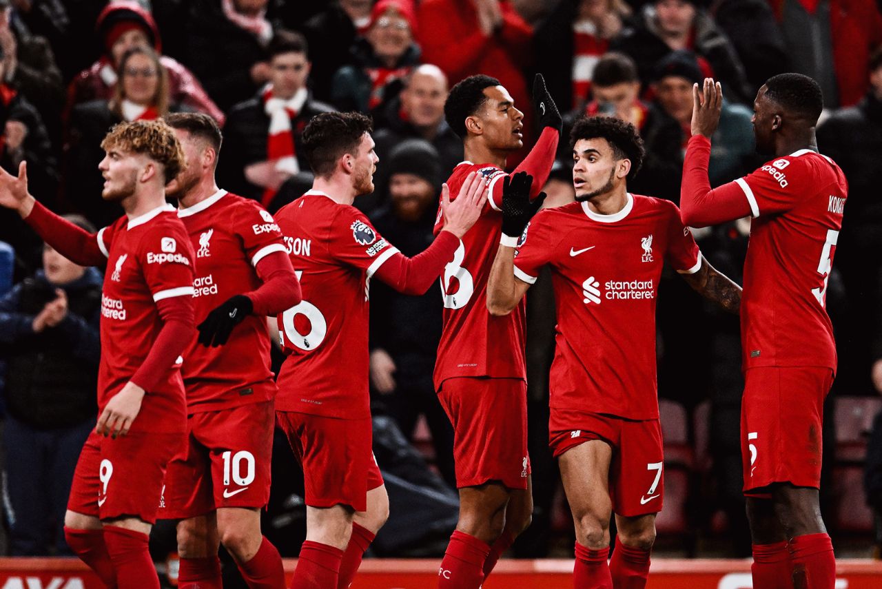 Liverpool segue na liderança após goleada sobre o Chelsea (Foto: X/Reprodução)