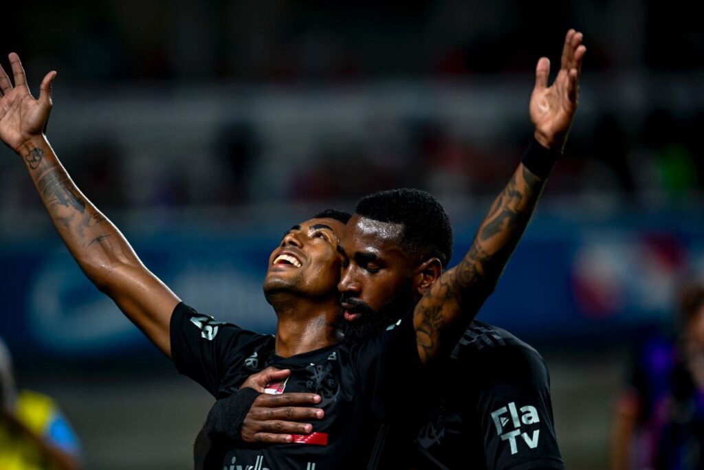 Bruno Henrique comemora gol pelo Flamengo