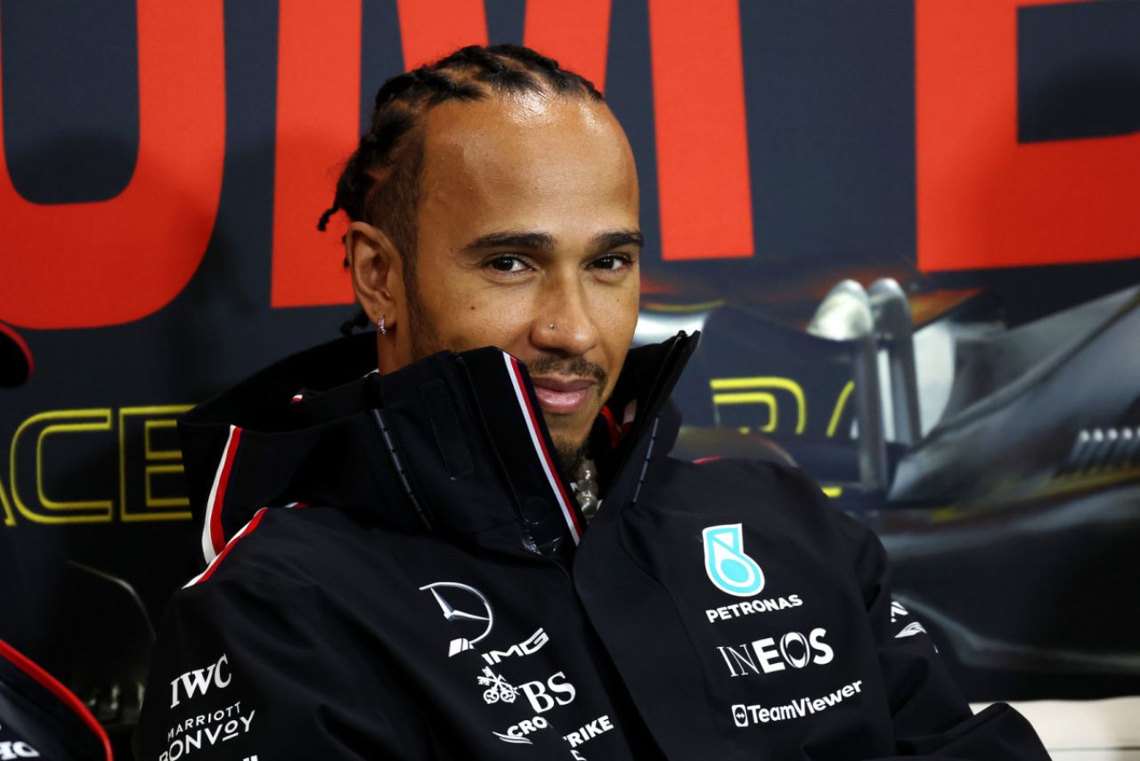 Piloto Lewis Hamilton, da Mercedes, durante coletiva da Fórmula 1