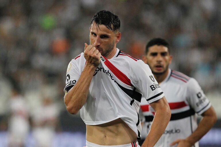 <p>Calleri vive uma das melhores fases da carreira no São Paulo (Foto: Rubens Chiri/SPFC)</p>
