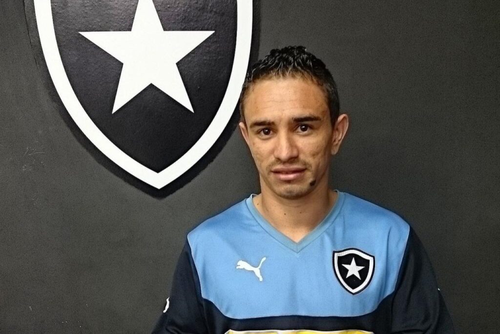 Pimentinha, atacante do Sampaio Corrêa em sua passagem pelo Botafogo