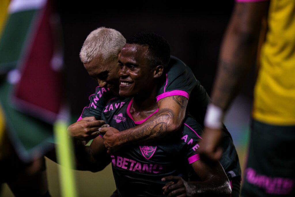 Arias comemora gol pelo Fluminense