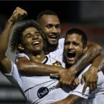 Jogadores do Sport comemoram mais uma vitória