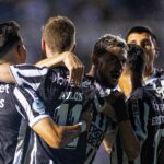 Jogadores do Ceará comemoram grande vitória