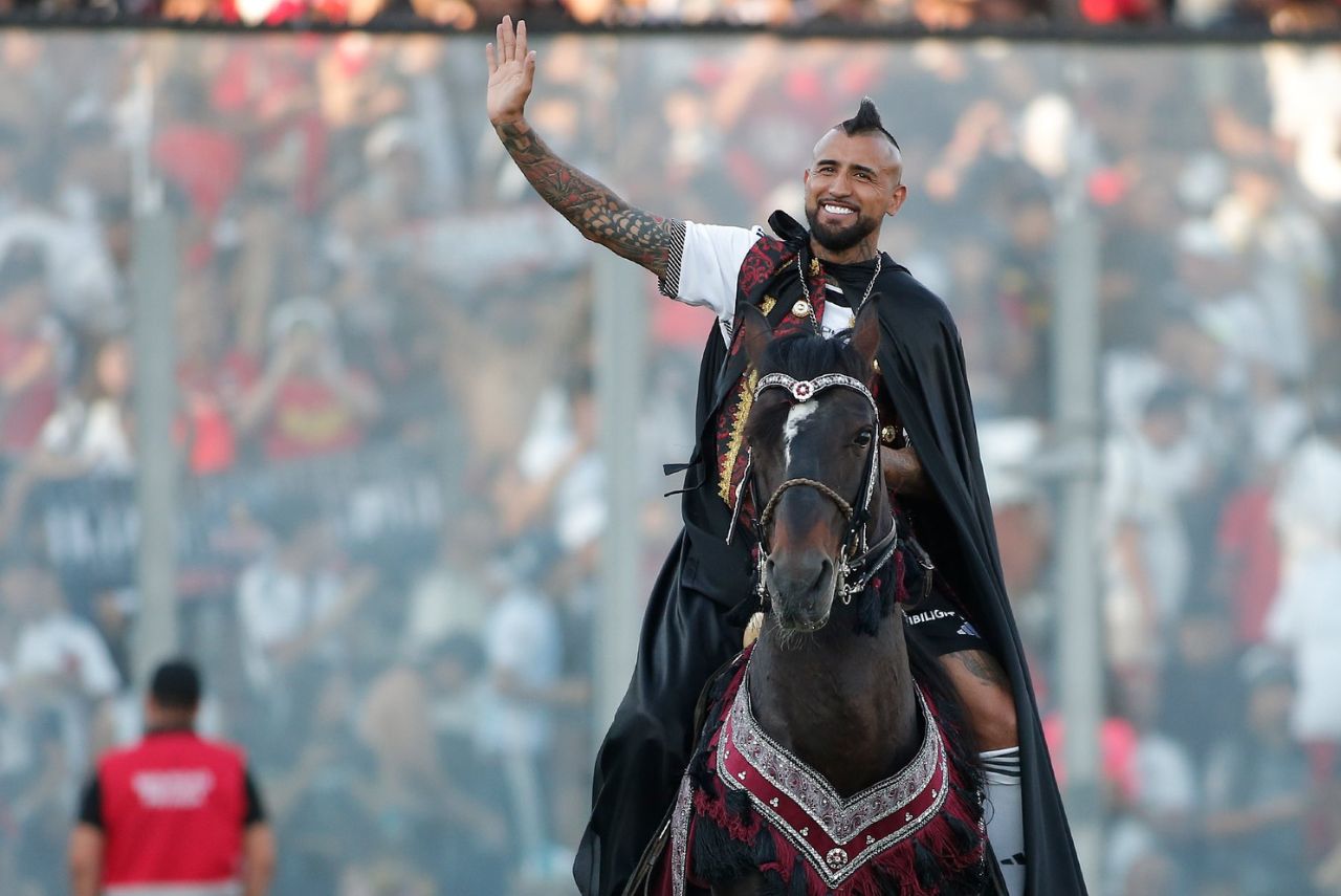 Arturo Vidal foi revelado ao futebol profissional pelo Colo-Colo (Foto: Divulgação)
