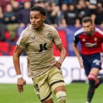 Atacante Lázaro, reforço do Palmeiras, em jogo do Almería