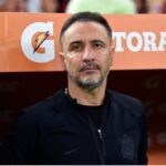 Vítor Pereira comandou o Corinthians por nove meses em 2022 (Foto: Mauro Pimentel/AFP)