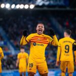 Champions: Vitor Roque comemora gol pelo Barcelona