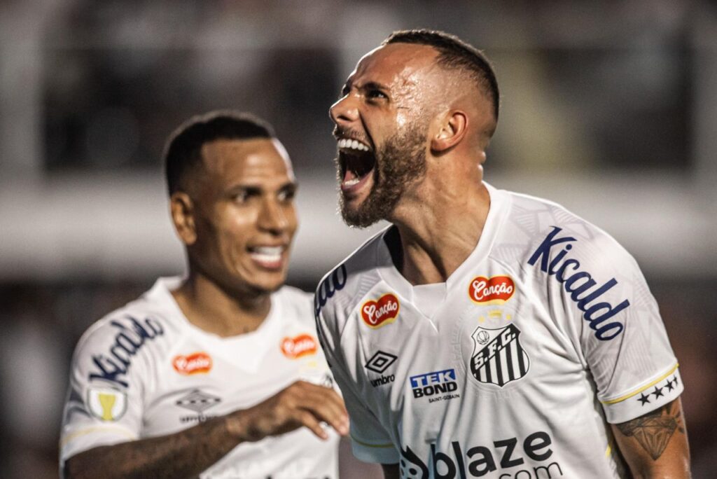 Guilherme Augusto foi autor dos gols da vitória do Santos sobre o Guarani (Foto: X/Reprodução)