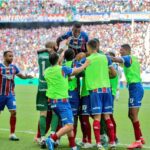 Jogadores do Bahia comemoram vitória na estreia