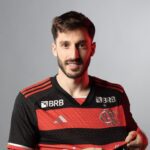 Viña é um dos reforços do Flamengo para 2024