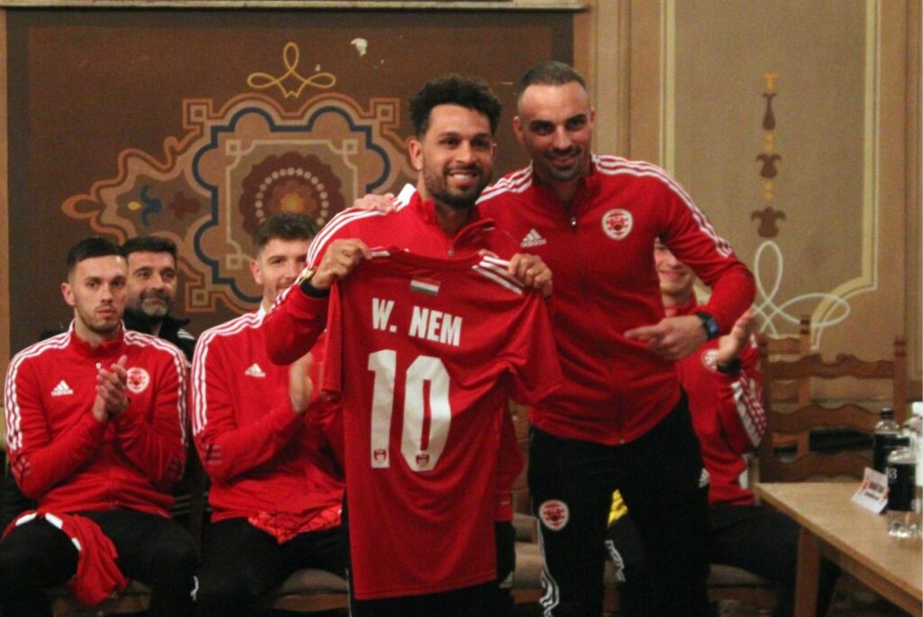 Atacante Wellington Nem em apresentação no Kisvárda, da Hungria