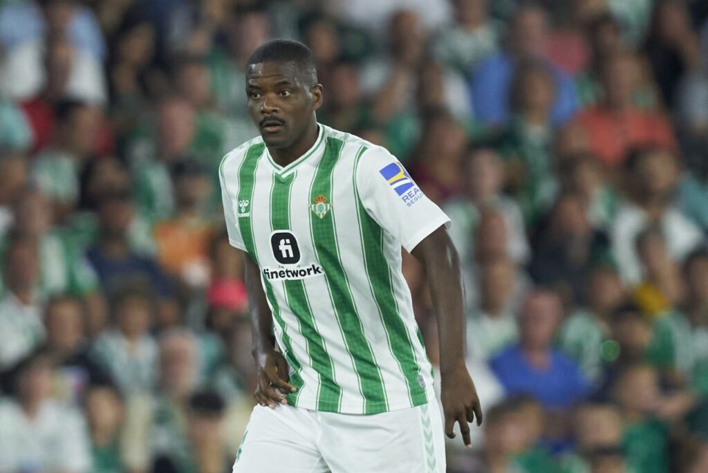 Alvo do Flamengo, William Carvalho em campo pelo Betis