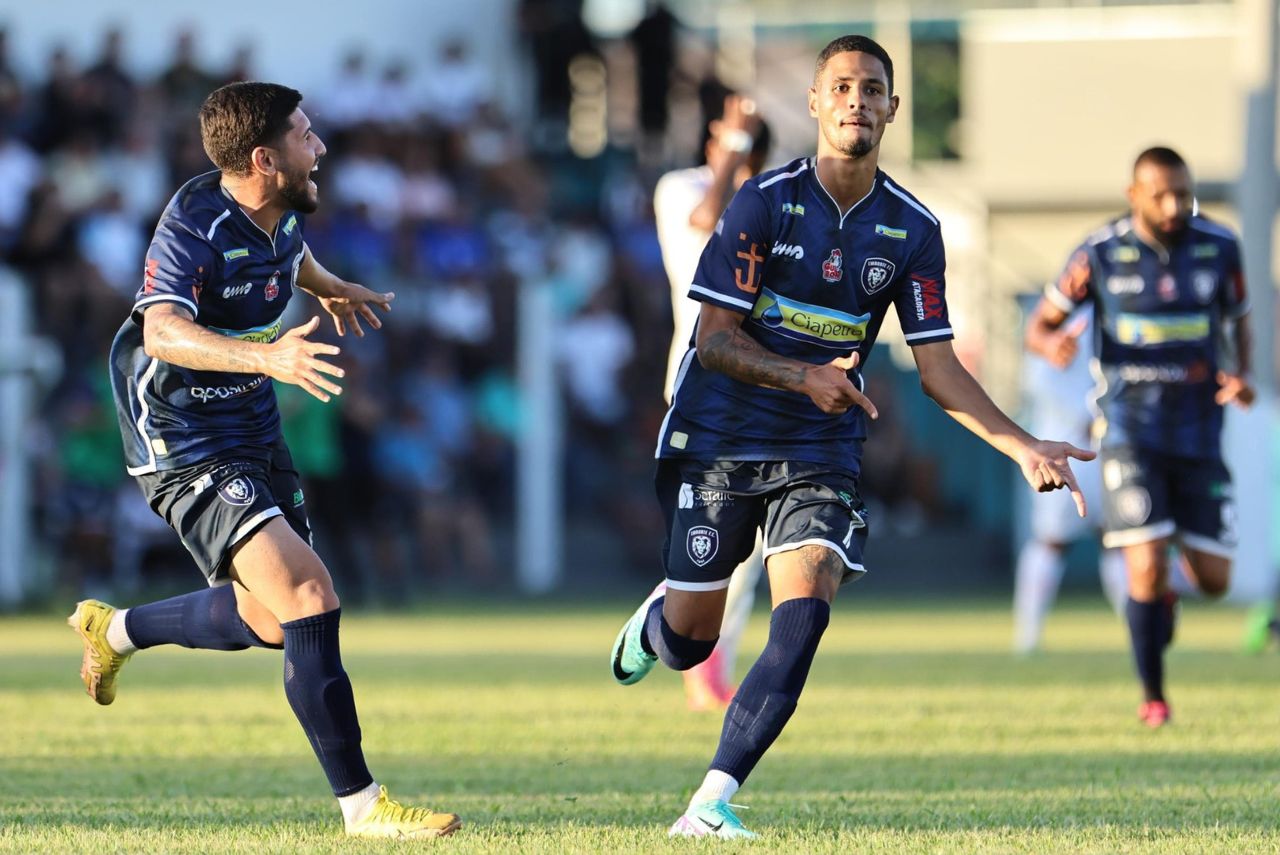 Jogadores do Cianorte comemoram gol contra o PSTC no Campeonato Paranaense 2024