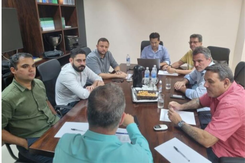 Representantes de FERJ, Flamengo e Botafogo se reuniram para definir arbitragem (Foto: Divulgação)