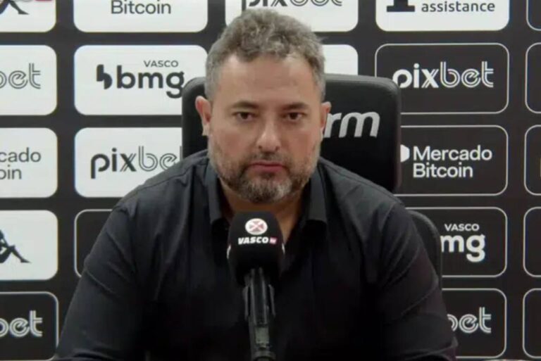 <p>Alexandre Mattos em coletiva após jogo do Vasco. Foto: Reprodução/Vasco TV</p>
