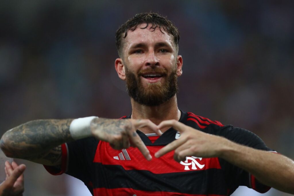 Léo Pereira comemora gol do Flamengo