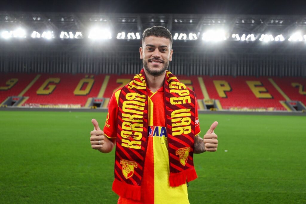 Revelado pelo Athletico-PR, Rômulo vai atuar emprestado pelo turco Goztepe (Foto: X/Reprodução)