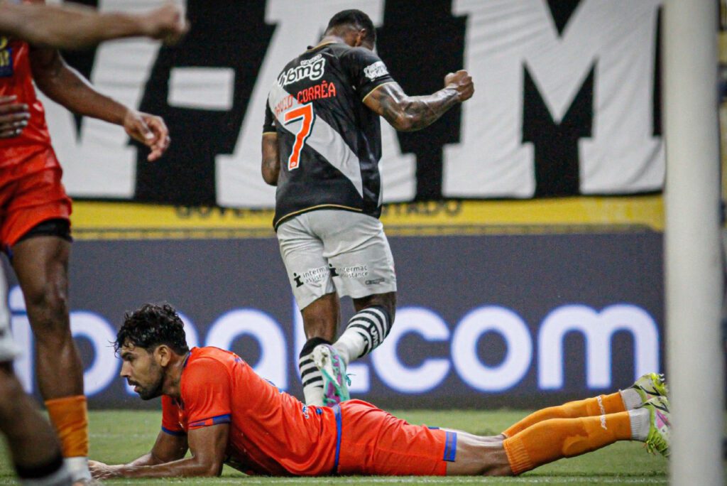 David comemora gol pelo Vasco