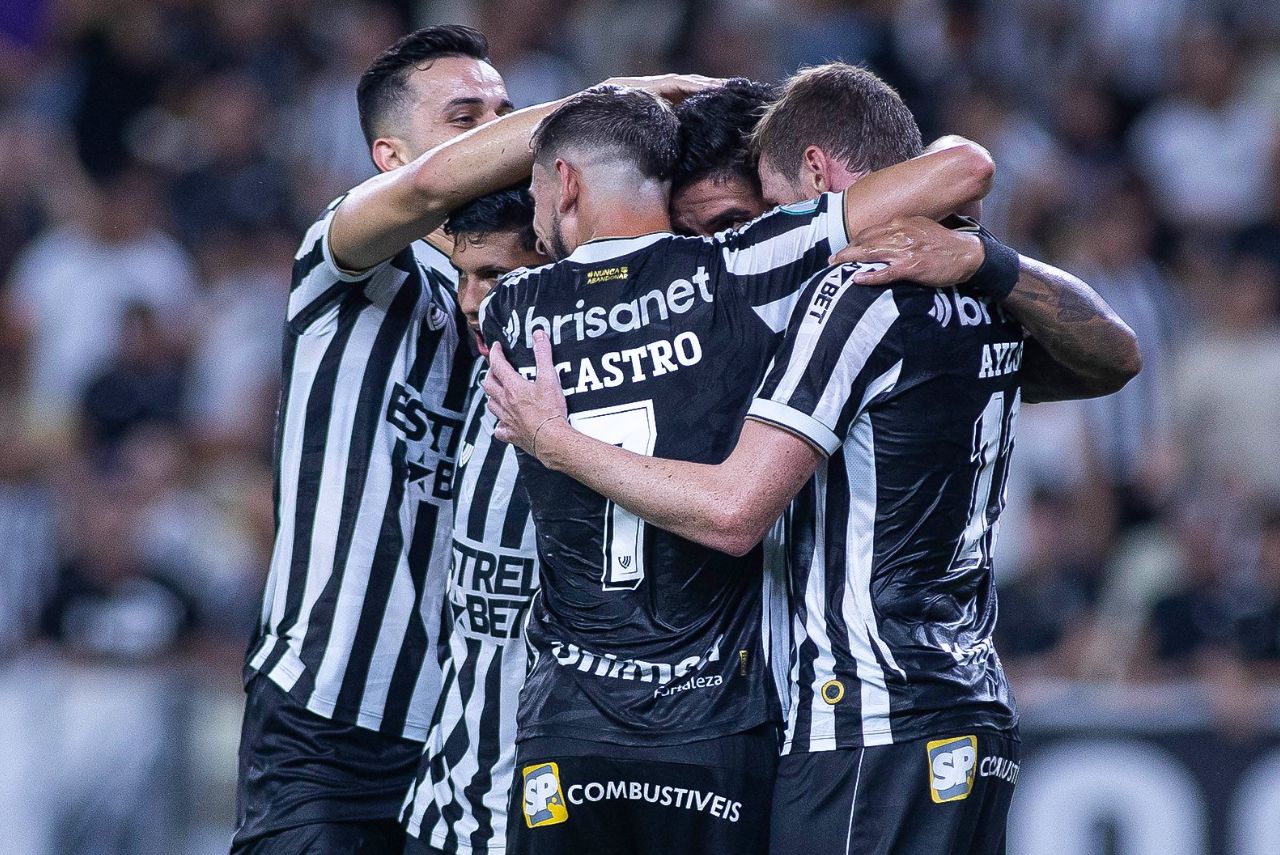 Jogadores do Ceará comemoram mais uma goleada