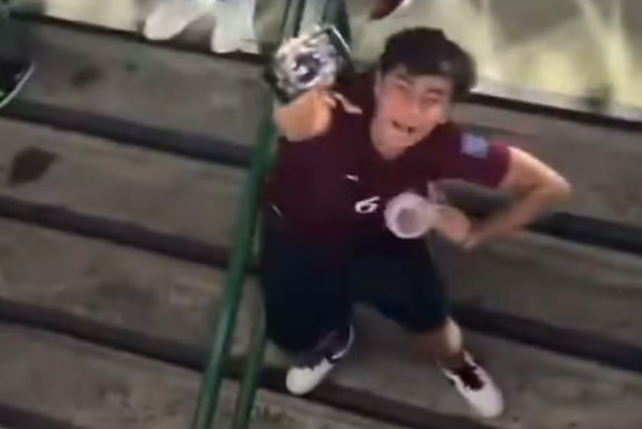 Racista imita macaco para familiares de Endrick