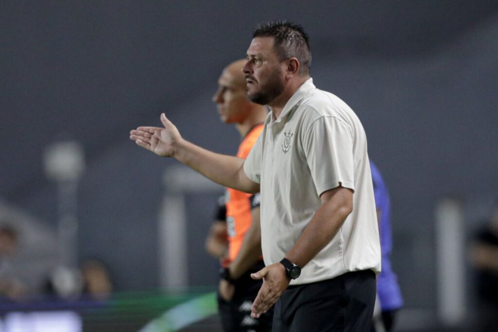 Kosloski comandou o Corinthians contra o Santos