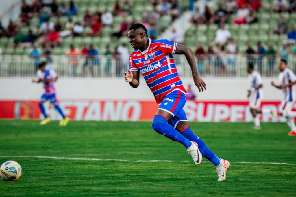 Zagueiro Marcelo Benevenuto, reforço do Coritiba, em jogo do Fortaleza em 2024