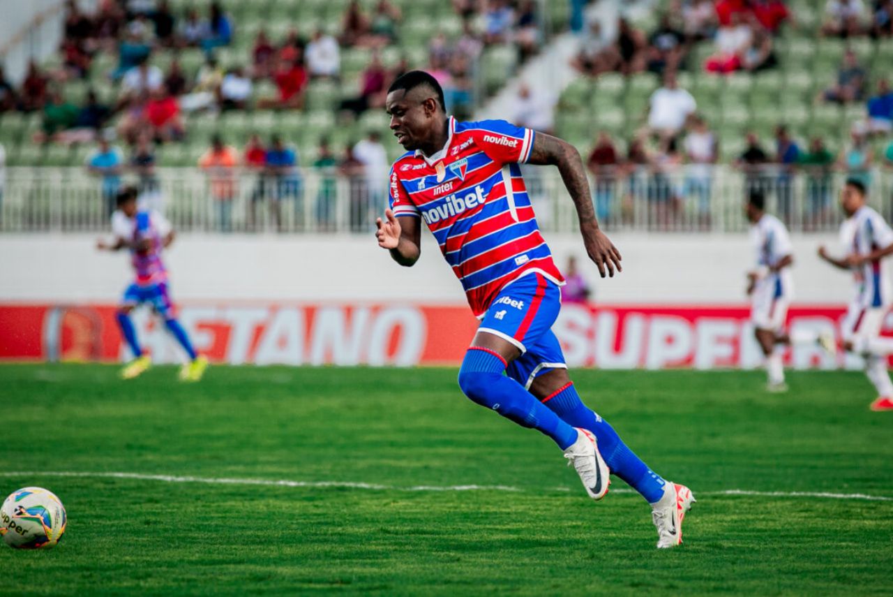 Zagueiro Marcelo Benevenuto, reforço do Coritiba, em jogo do Fortaleza em 2024