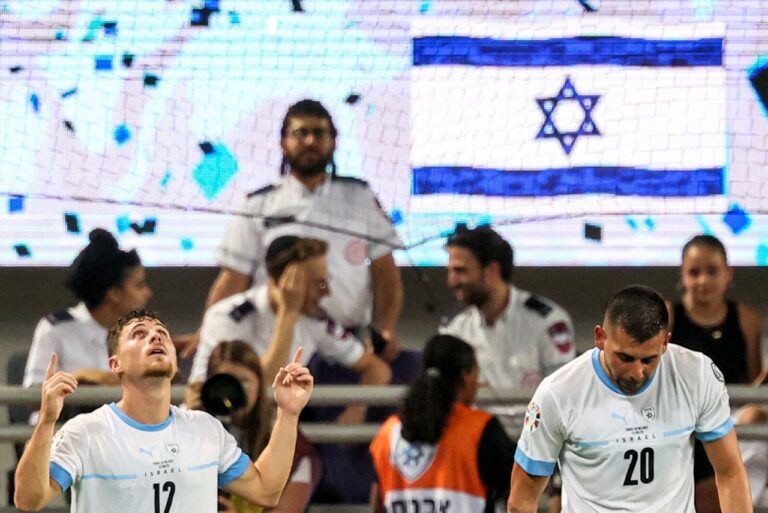 <p>Irã pede suspensão da seleção de Israel. Jack Guez / AFP</p>
