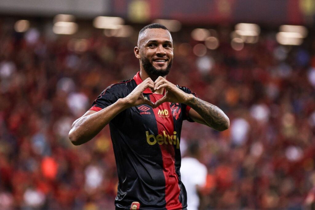 Gustavo Coutinho é o artilheiro do Sport em 2024