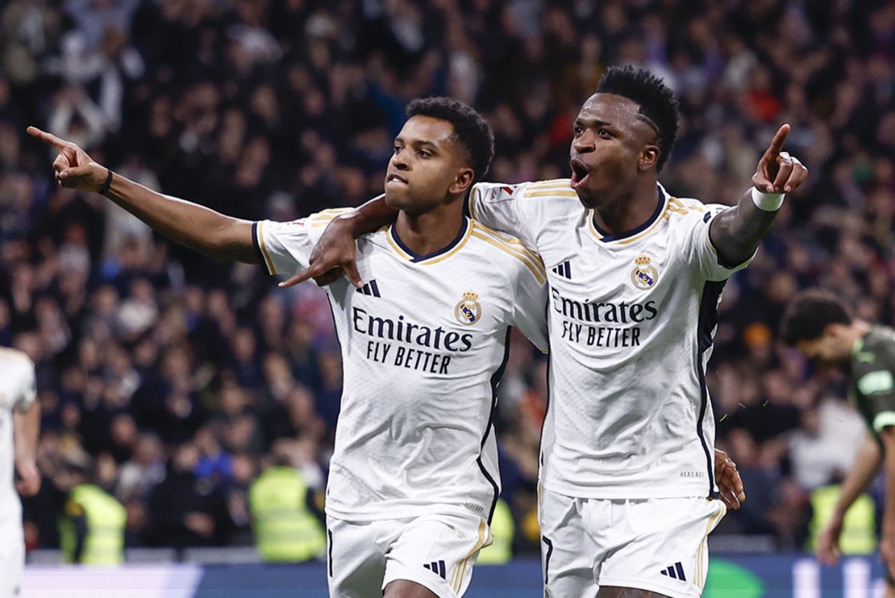 Brasileiros comemoram gol do Real Madrid