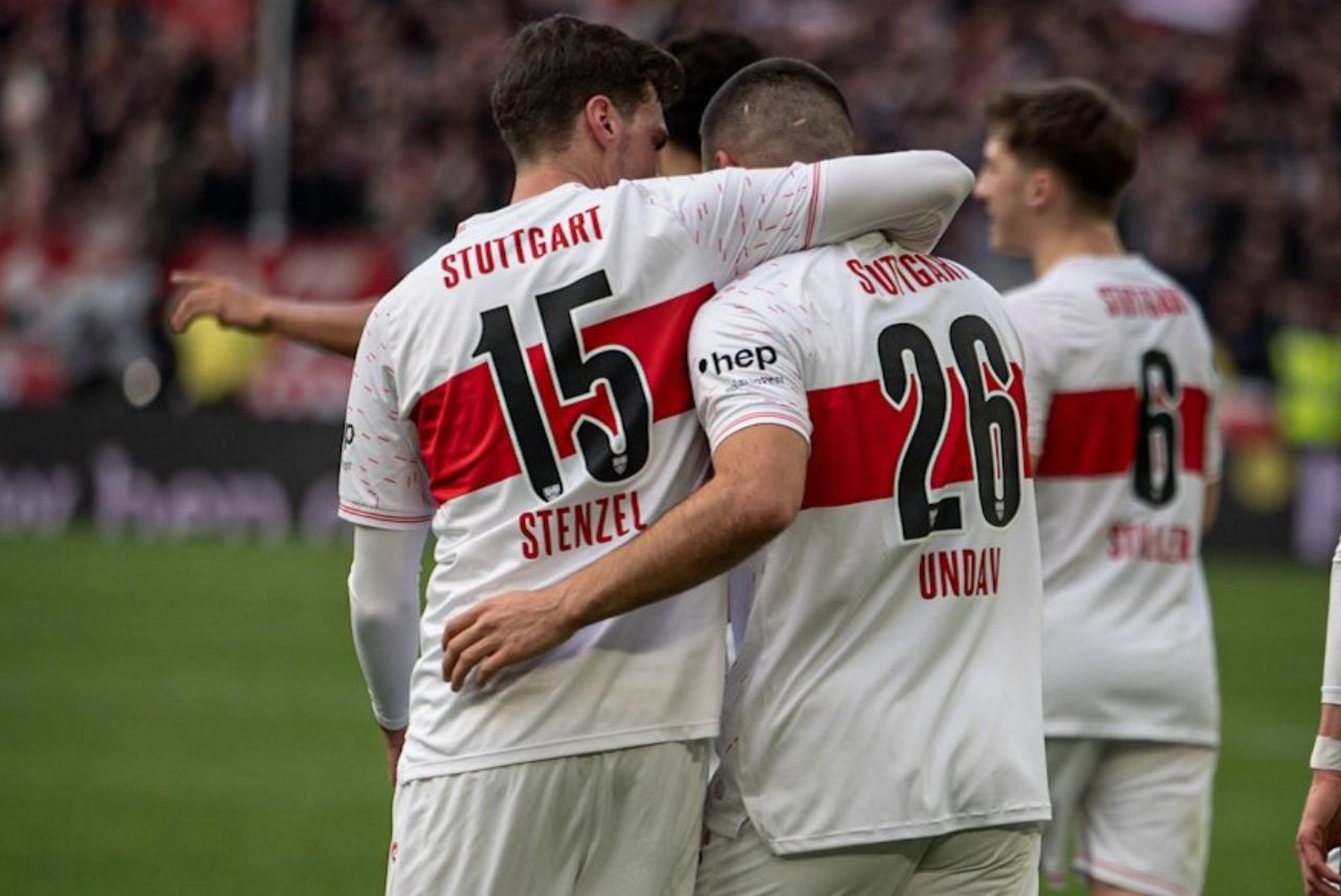 jogadores do Stuttgart comemoram gol contra o Mainz na Bundesliga em 2024