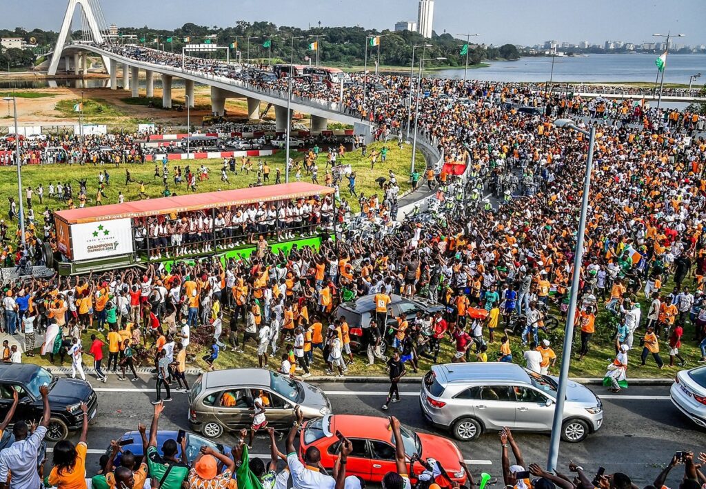 Costa do Marfim arrasta multidão na comemoração do tri da Copa Africana