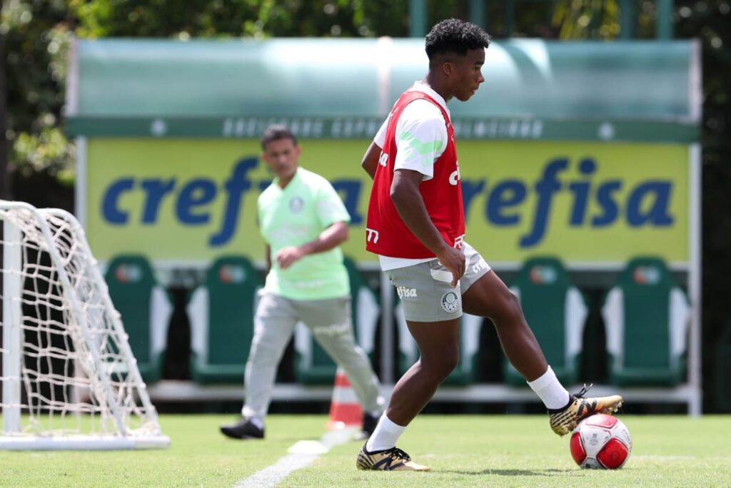 Endrick em treino do Palmeiras