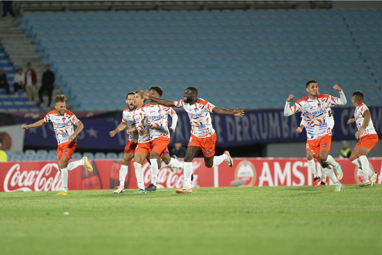 Atletas do Puerto Cabello comemoram classificação