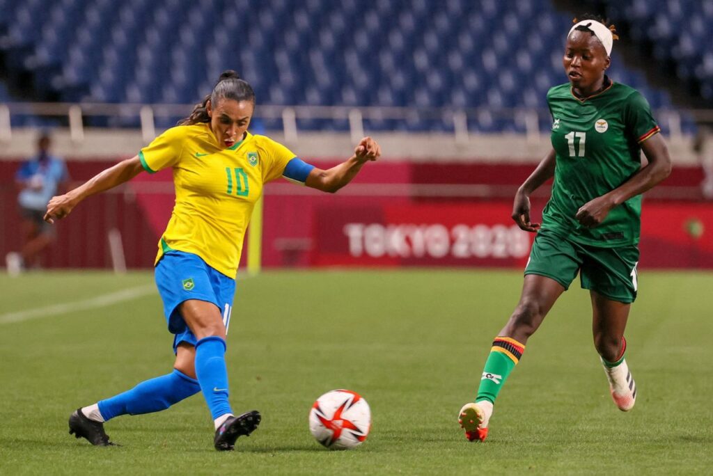 Kundananji atuando contra o Brasil de Marta