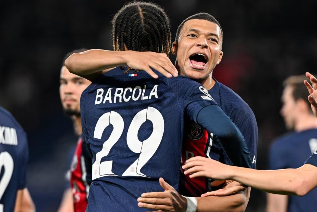 Mbappé e Barcola marcaram na vitória do PSG sobre o Real Sociedad (Foto: UEFA/Divulgação)