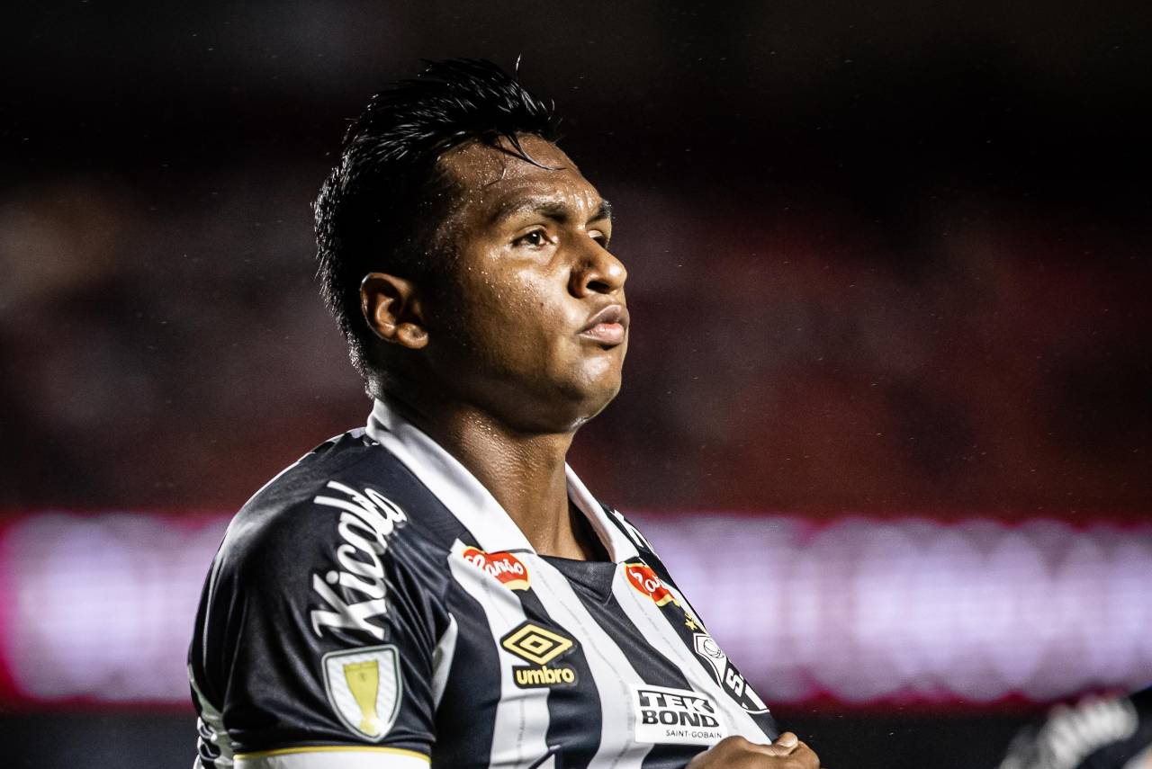 Morelos marcou o primeiro gol com a camisa do Santos. Foto: Reprodução/X