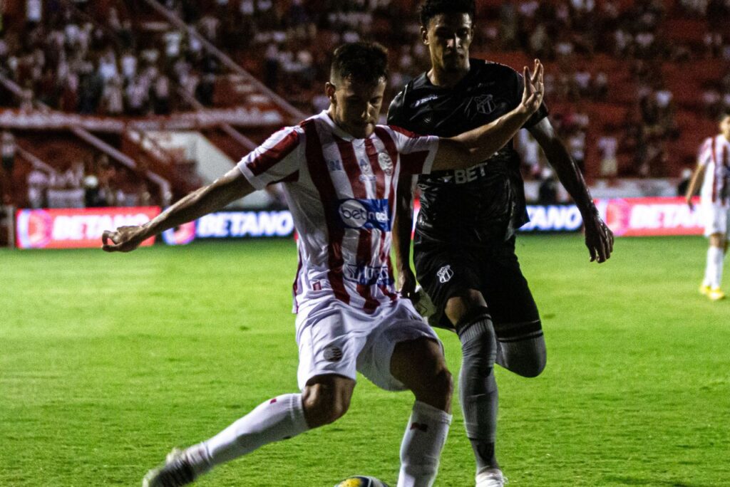 Náutico e Ceará em campo nos Aflitos