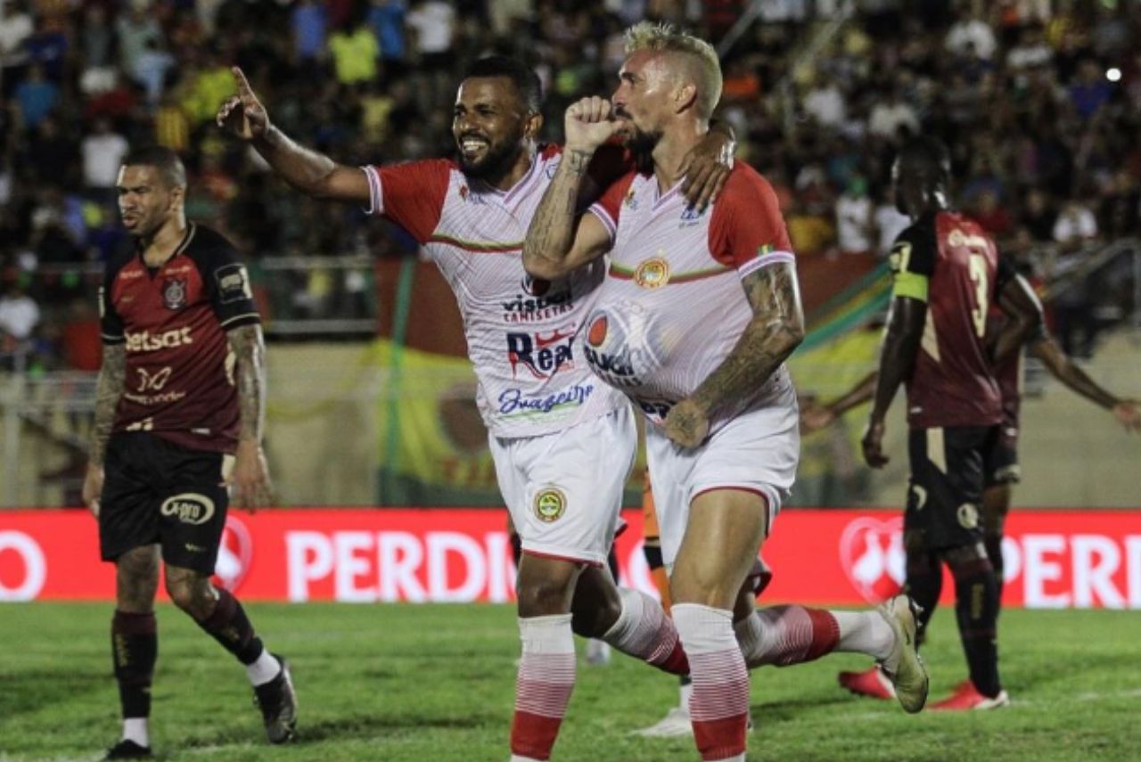 Juazeirense vence o Vitória no Adauto Moraes