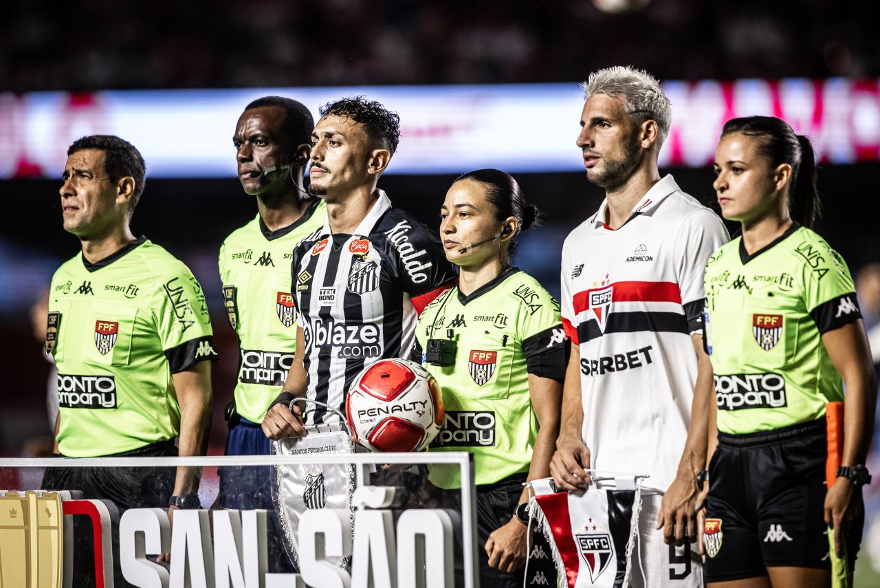 Arbitragem do clássico entre São Paulo e Santos